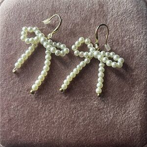 altars state pearl bow earrings